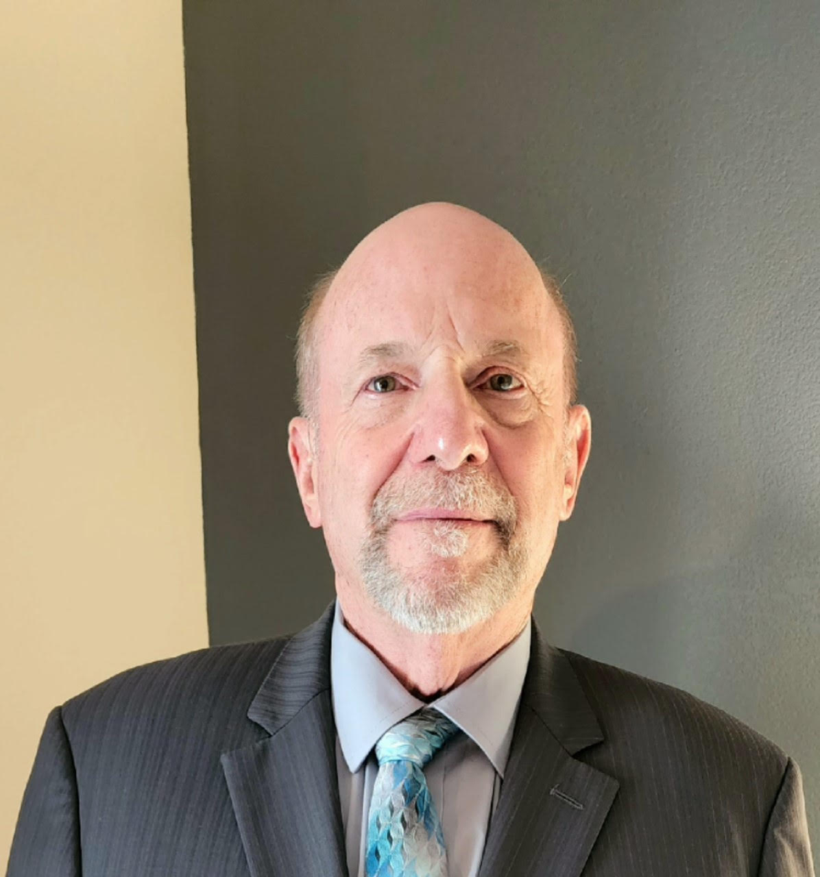 Robert Simon - Senior Insurance Expert with 30+ years experience helping families with Medicare and retirement planning